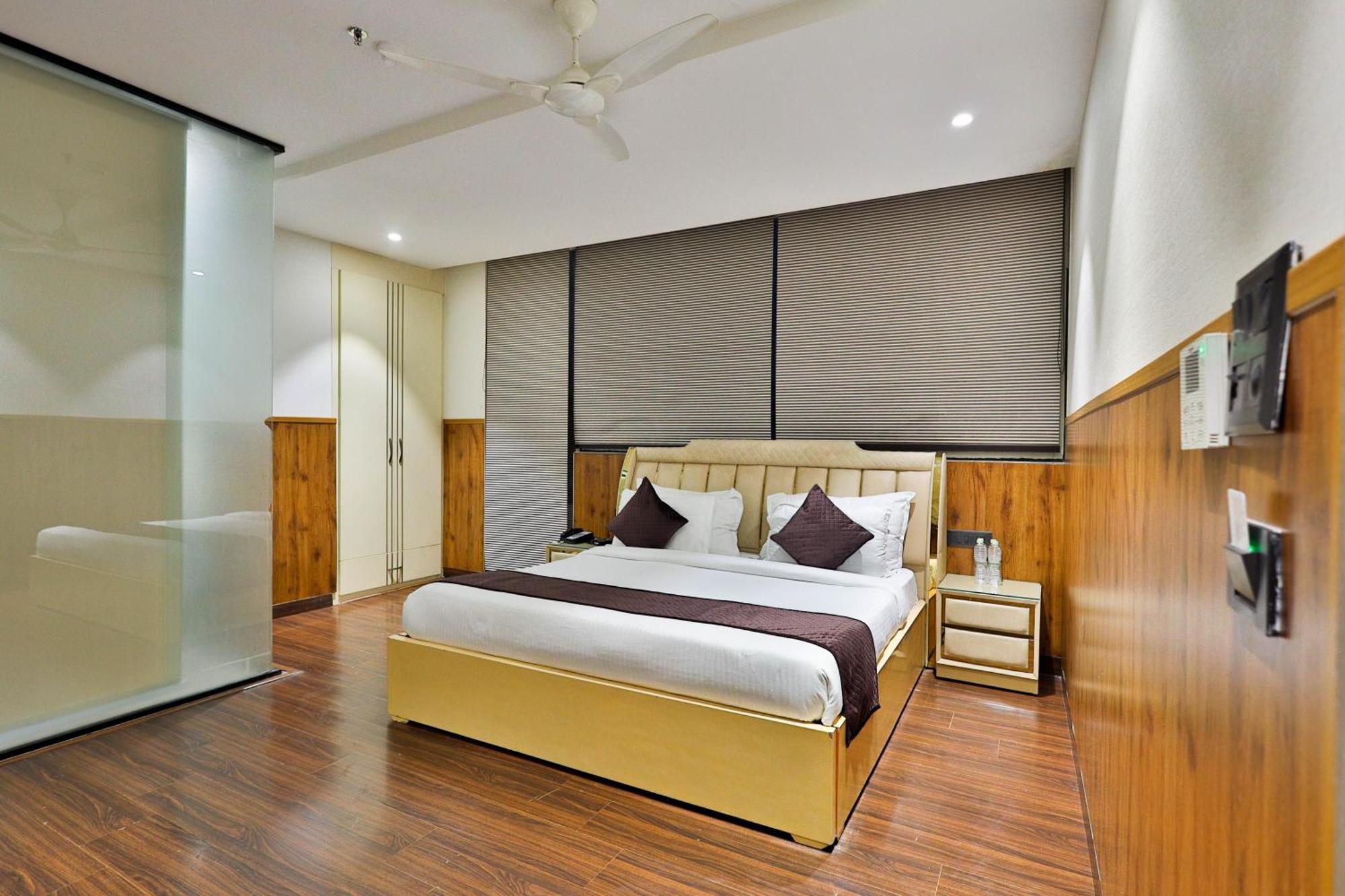 Clay Inn Hotels, Paschim Vihar Delhi  Exterior photo